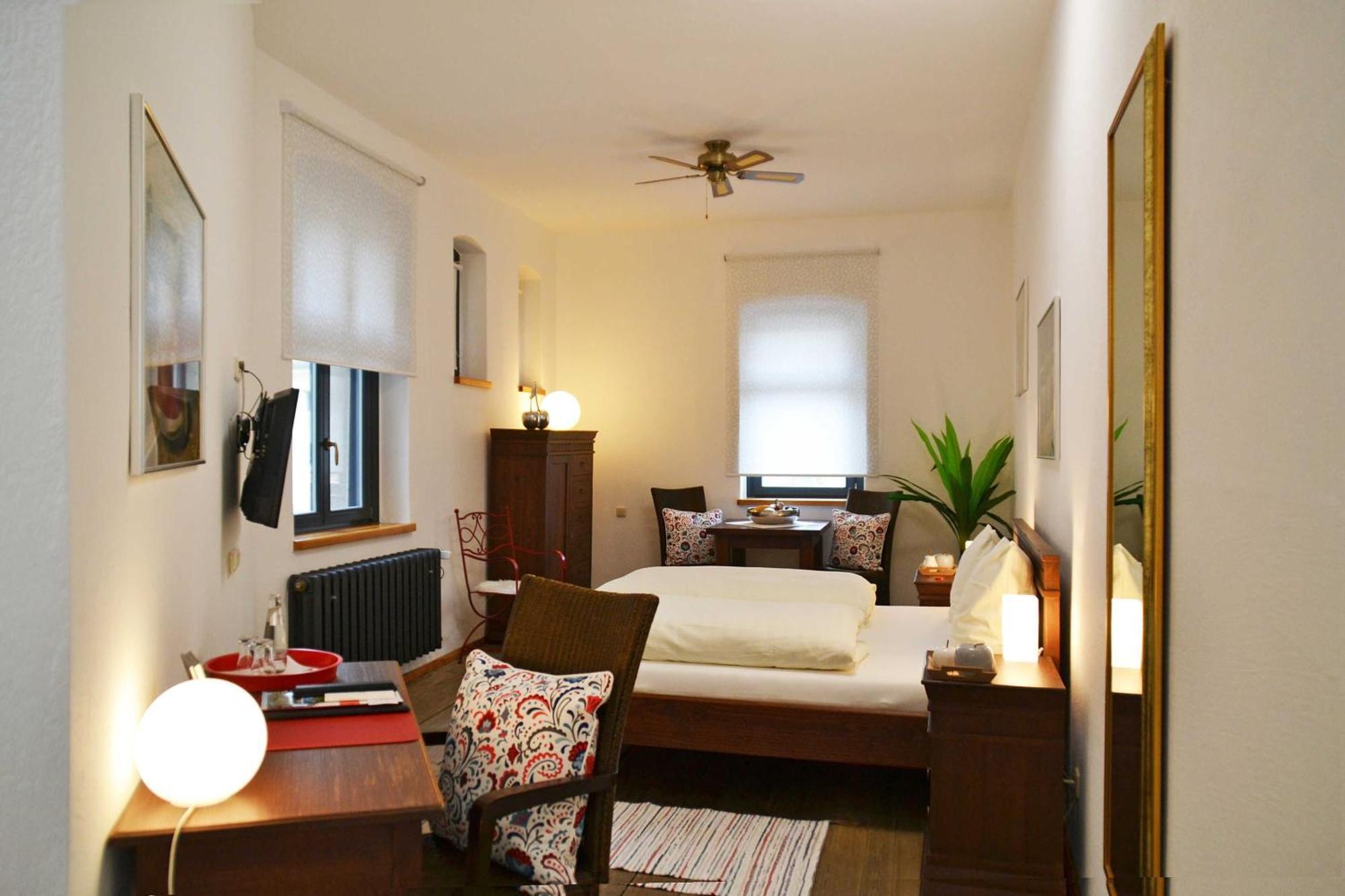Hermann Hotel Bar Губен Екстериор снимка