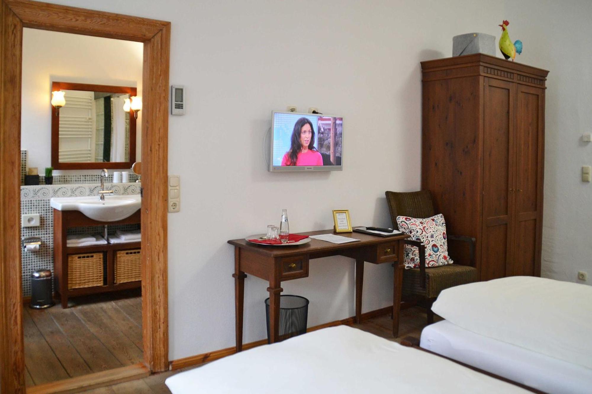Hermann Hotel Bar Губен Екстериор снимка
