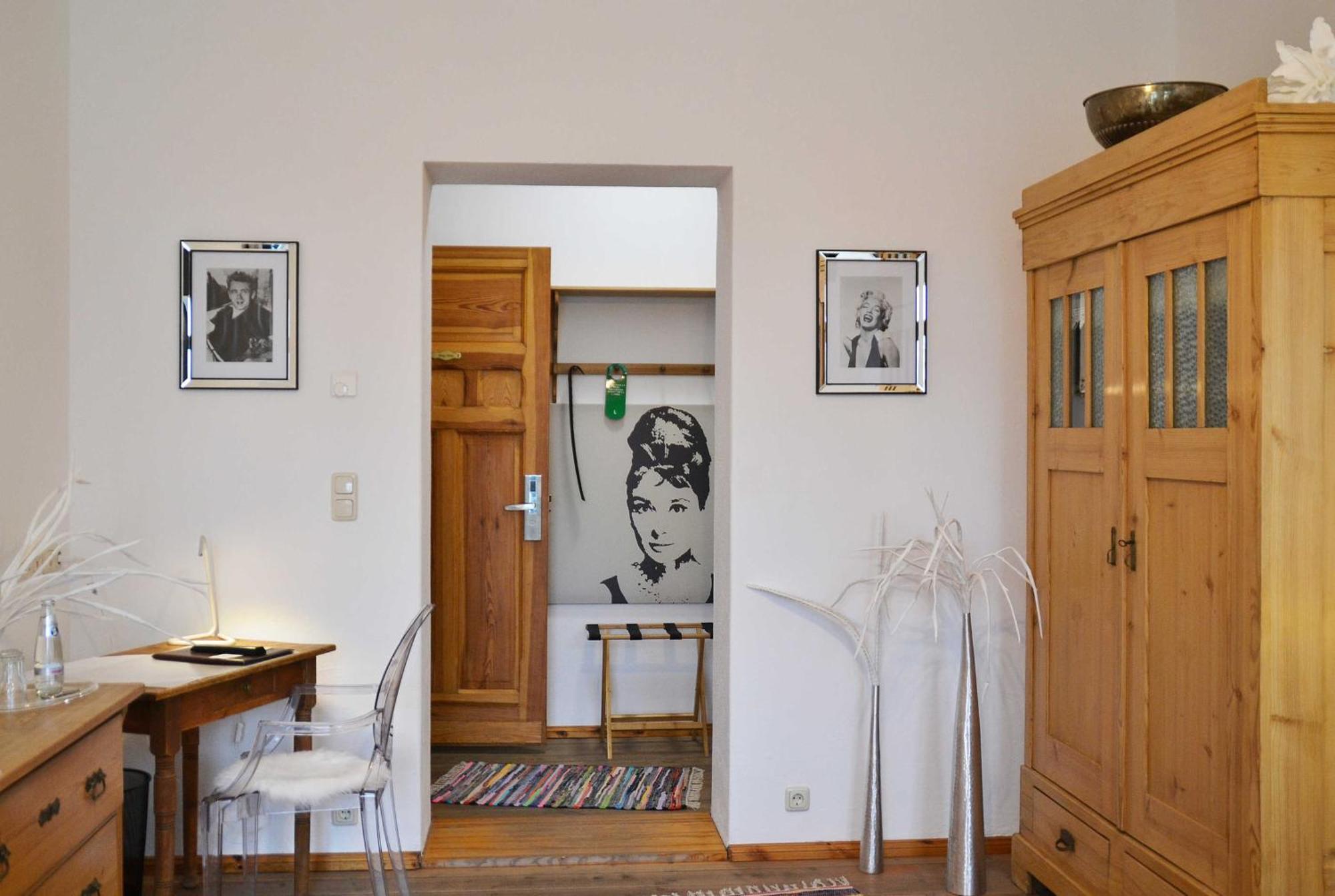 Hermann Hotel Bar Губен Екстериор снимка